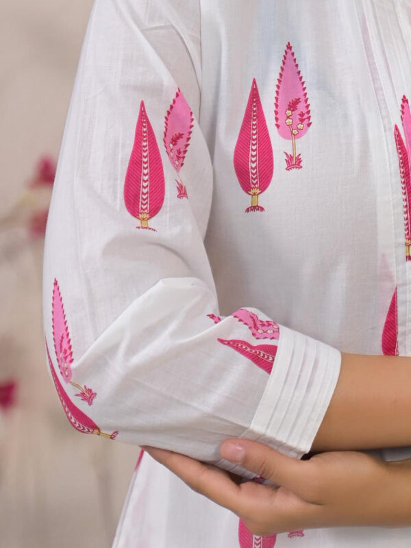 Paisley Printed Thread Work Pure Cotton Straight Kurta With Palazzos & Dupatta - Image 7