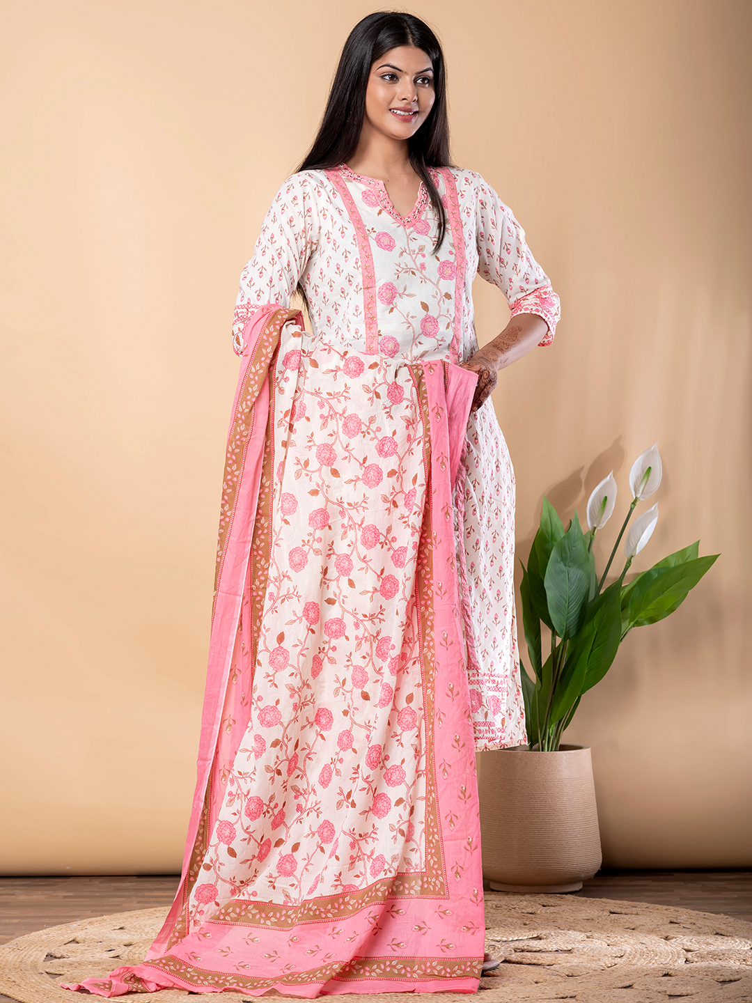 Women Embroidered Straight Kur...