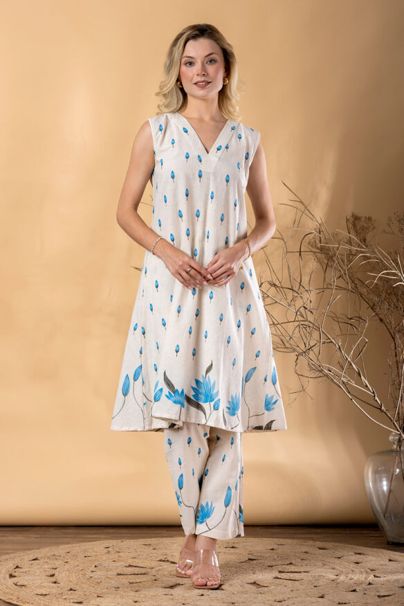 Women Floral Printed Regular Thread Work Pure Cotton Kurta with Trousers