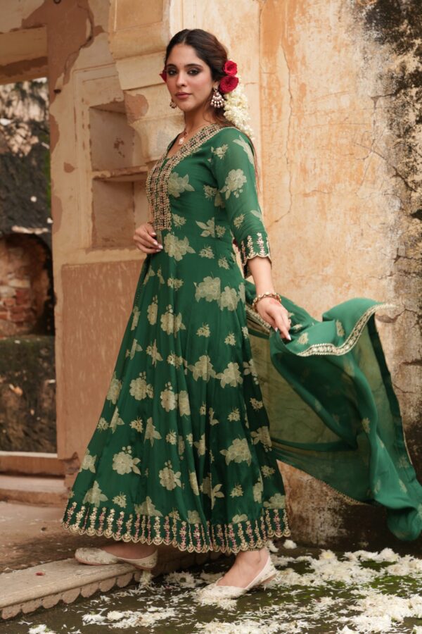Women Ethnic Motifs Printed Pleated Kurta with Trousers & With Dupatta